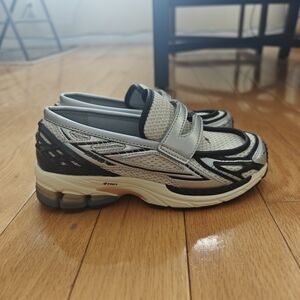 New Balance 1906Loafer Metallic Silver Cream Unisex Women Size 6 Men Size 4.5